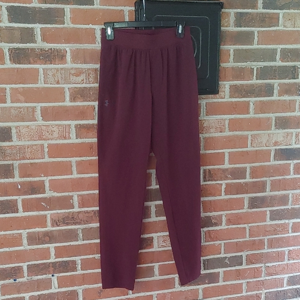 Under Armour Burgandy Fitted Athletic Pants Size S